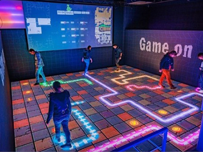 支持多点互动感应，实现多人互动